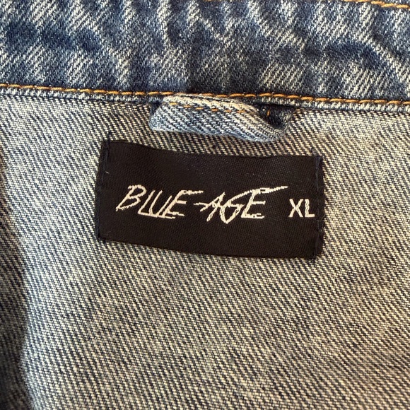 #109 Women’s Vintage-Inspired Blue Denim Jacket with Embroidery. Like New! - Picture 9 of 12